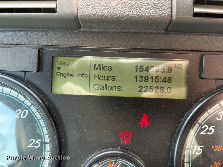 image for item FG1011 2017 Freightliner Cascadia 125 semi truck