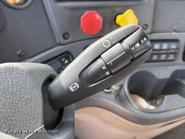 image for item FG1011 2017 Freightliner Cascadia 125 semi truck