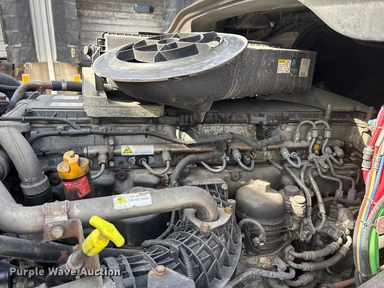 image for item FG1011 2017 Freightliner Cascadia 125 semi truck