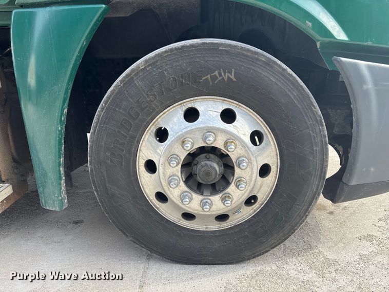 image for item FG1011 2017 Freightliner Cascadia 125 semi truck