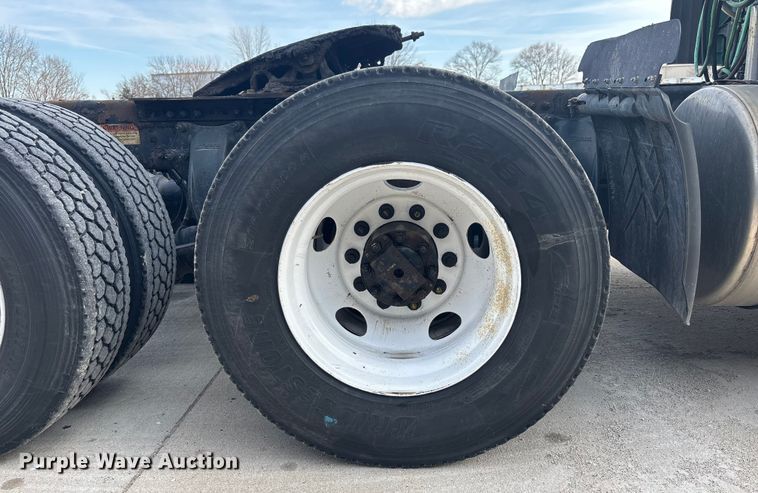 image for item FG1011 2017 Freightliner Cascadia 125 semi truck