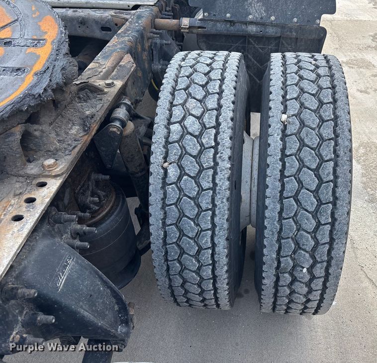 image for item FG1011 2017 Freightliner Cascadia 125 semi truck