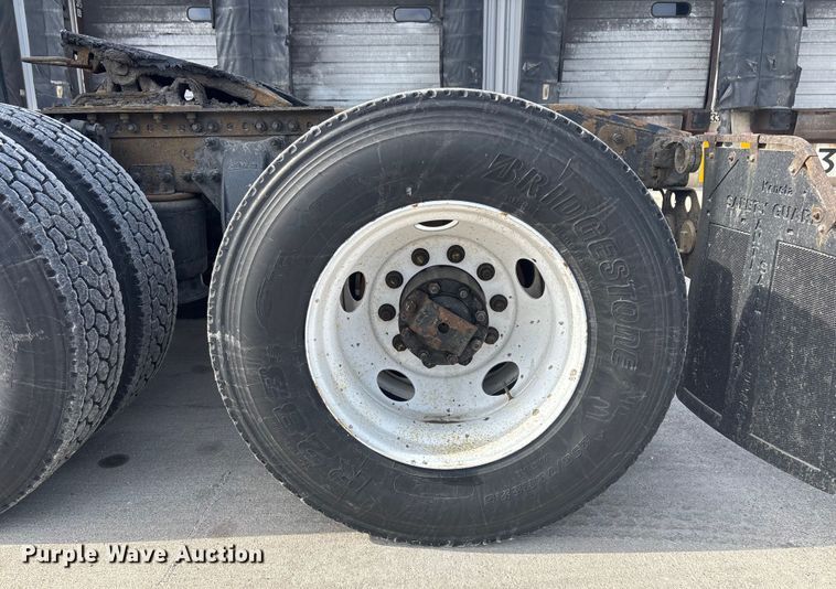 image for item FG1011 2017 Freightliner Cascadia 125 semi truck