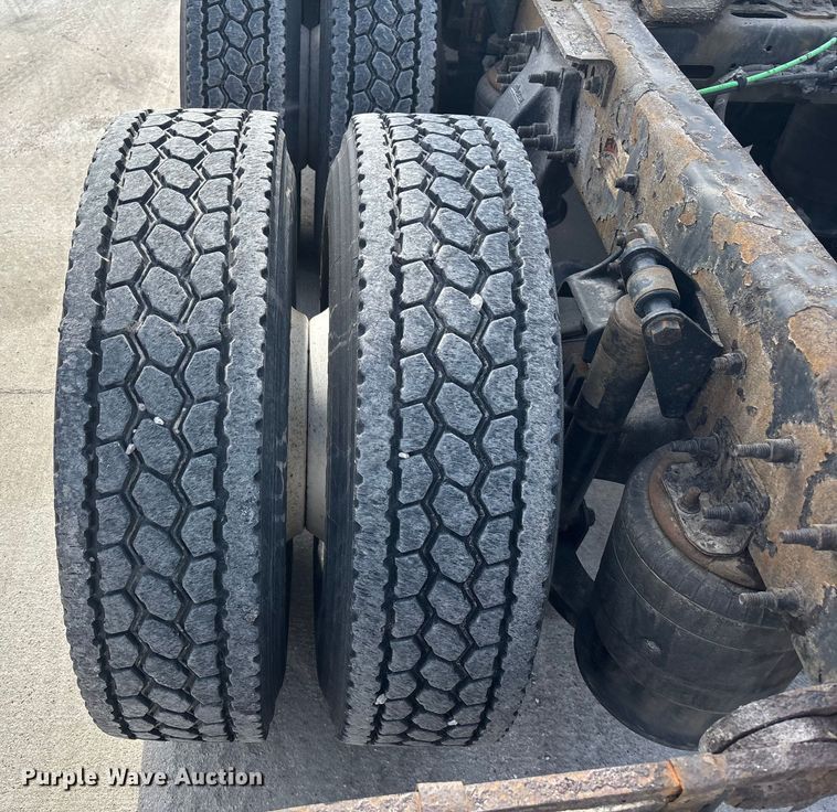 image for item FG1011 2017 Freightliner Cascadia 125 semi truck