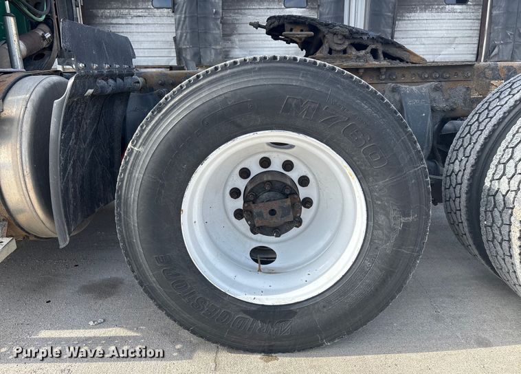 image for item FG1011 2017 Freightliner Cascadia 125 semi truck