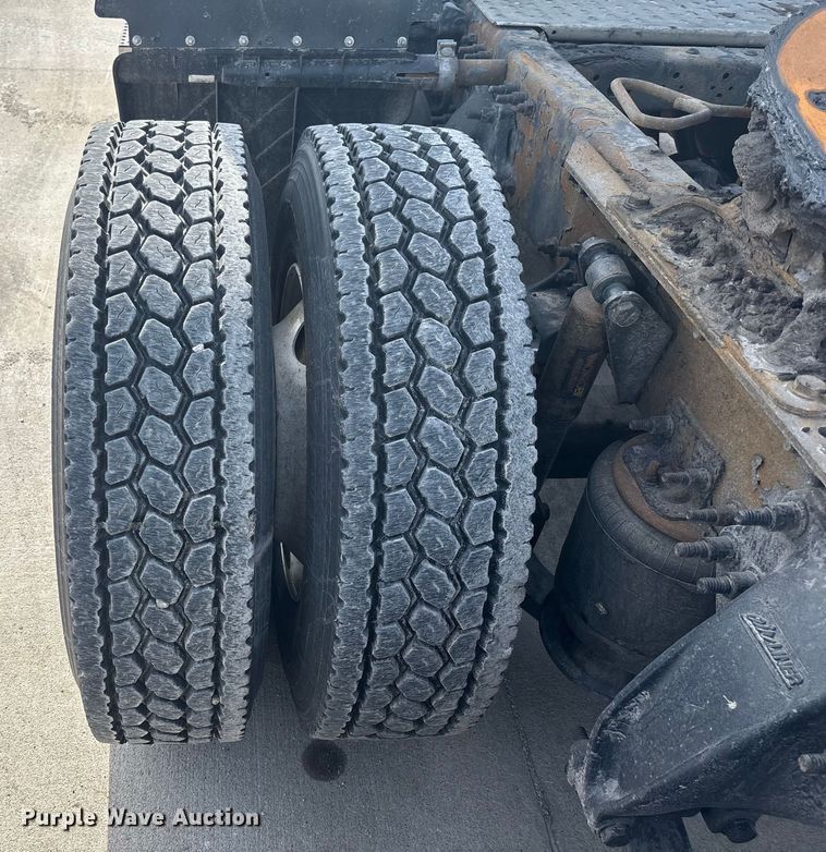 image for item FG1011 2017 Freightliner Cascadia 125 semi truck