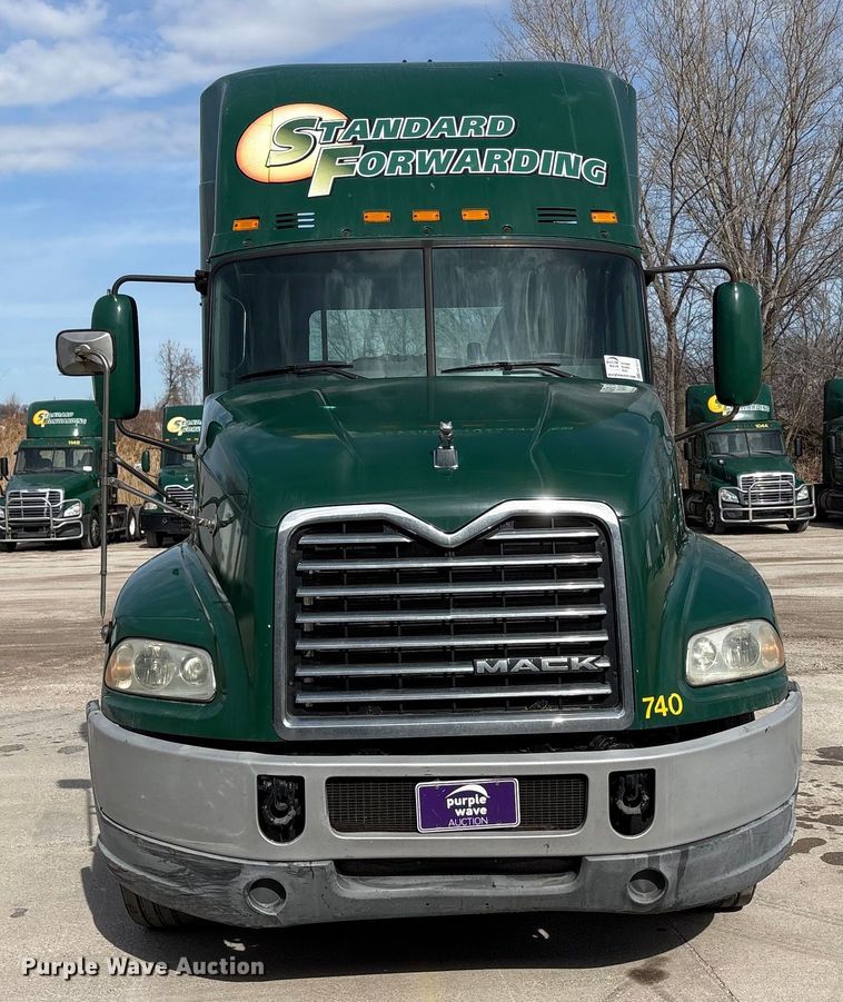 image for item FG1012 2016 Mack CXU613 semi truck