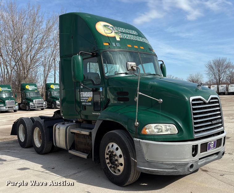 image for item FG1012 2016 Mack CXU613 semi truck