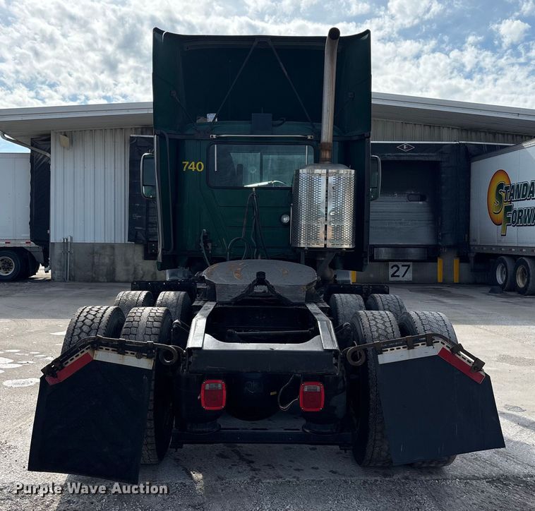 image for item FG1012 2016 Mack CXU613 semi truck