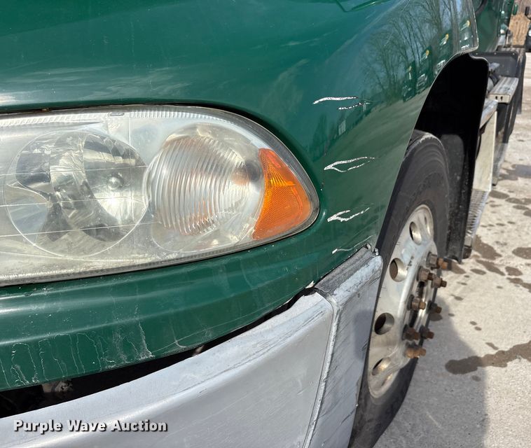 image for item FG1012 2016 Mack CXU613 semi truck