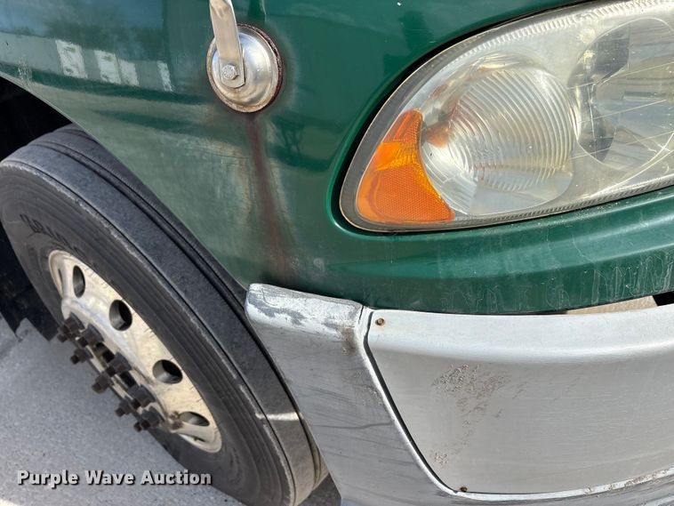 image for item FG1012 2016 Mack CXU613 semi truck