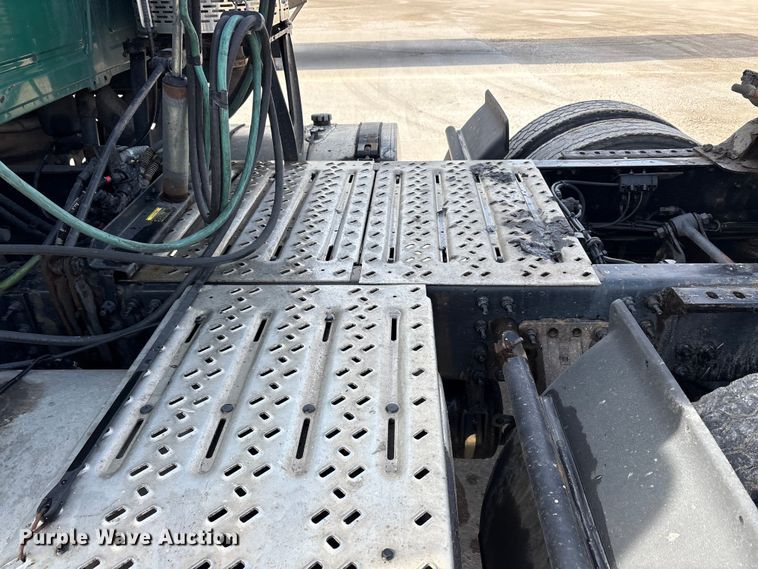 image for item FG1012 2016 Mack CXU613 semi truck