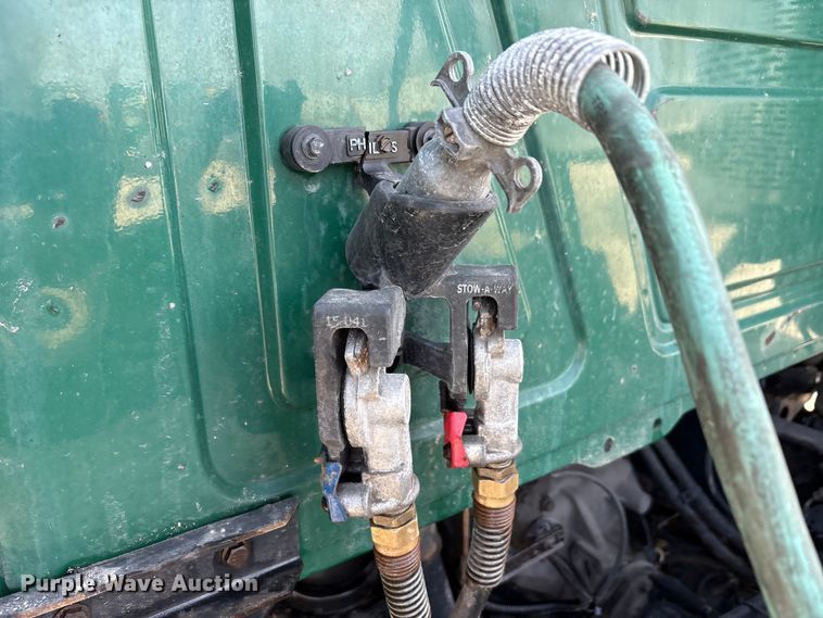 image for item FG1012 2016 Mack CXU613 semi truck