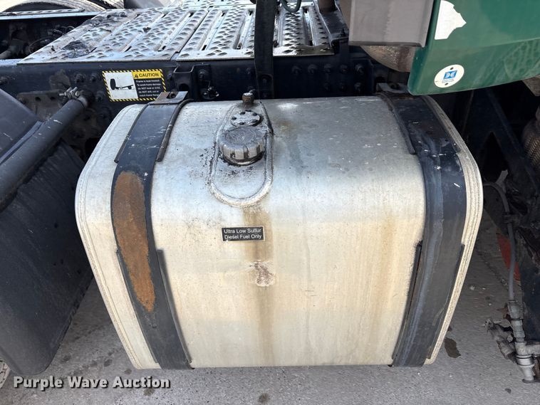 image for item FG1012 2016 Mack CXU613 semi truck