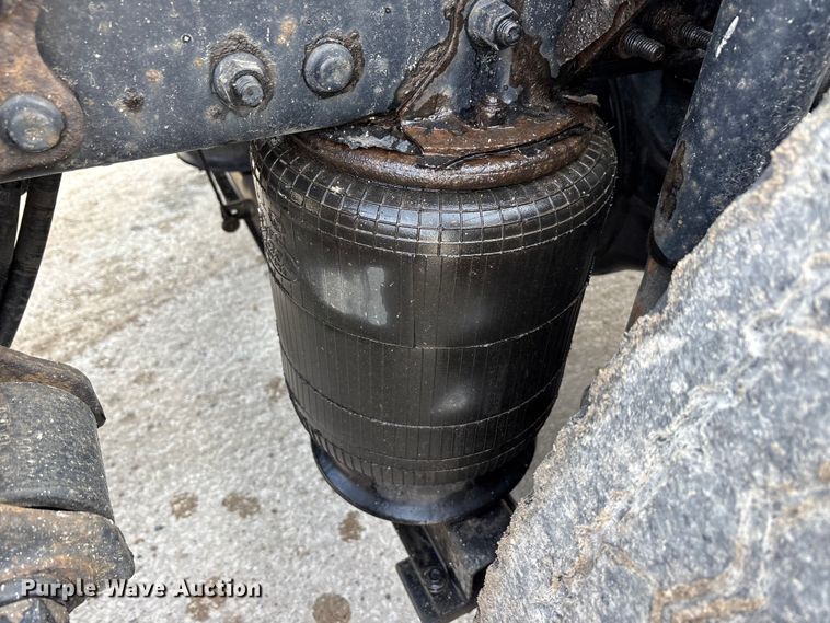 image for item FG1012 2016 Mack CXU613 semi truck