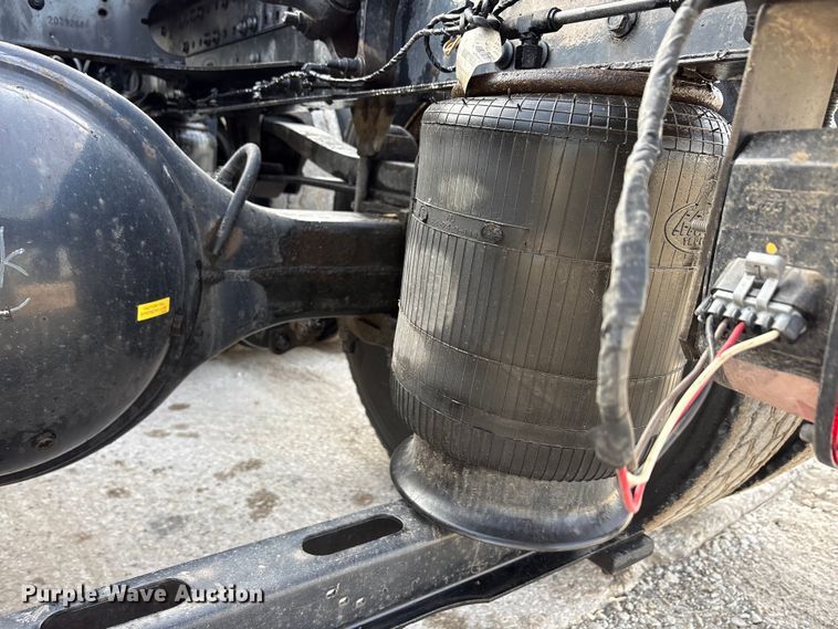 image for item FG1012 2016 Mack CXU613 semi truck