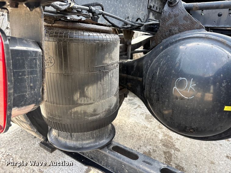 image for item FG1012 2016 Mack CXU613 semi truck