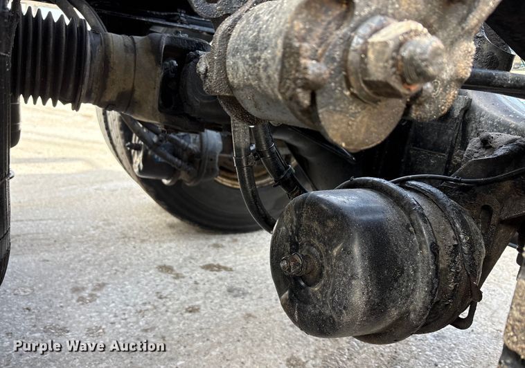 image for item FG1012 2016 Mack CXU613 semi truck