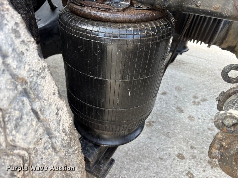 image for item FG1012 2016 Mack CXU613 semi truck