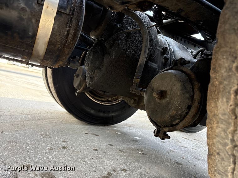 image for item FG1012 2016 Mack CXU613 semi truck