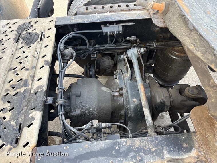 image for item FG1012 2016 Mack CXU613 semi truck