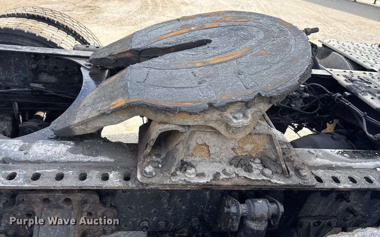 image for item FG1012 2016 Mack CXU613 semi truck