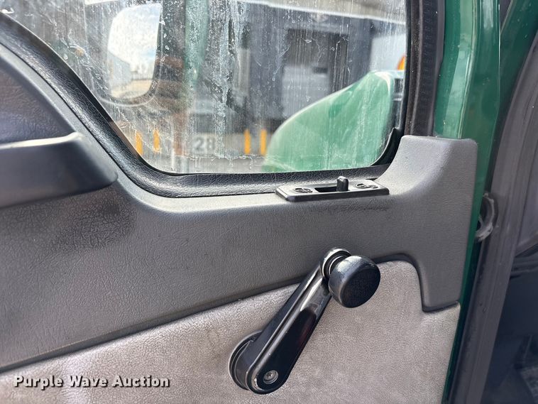 image for item FG1012 2016 Mack CXU613 semi truck