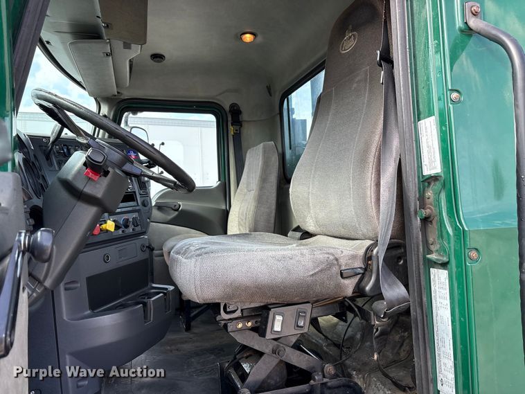 image for item FG1012 2016 Mack CXU613 semi truck