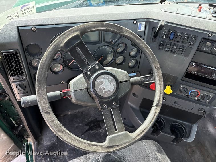 image for item FG1012 2016 Mack CXU613 semi truck