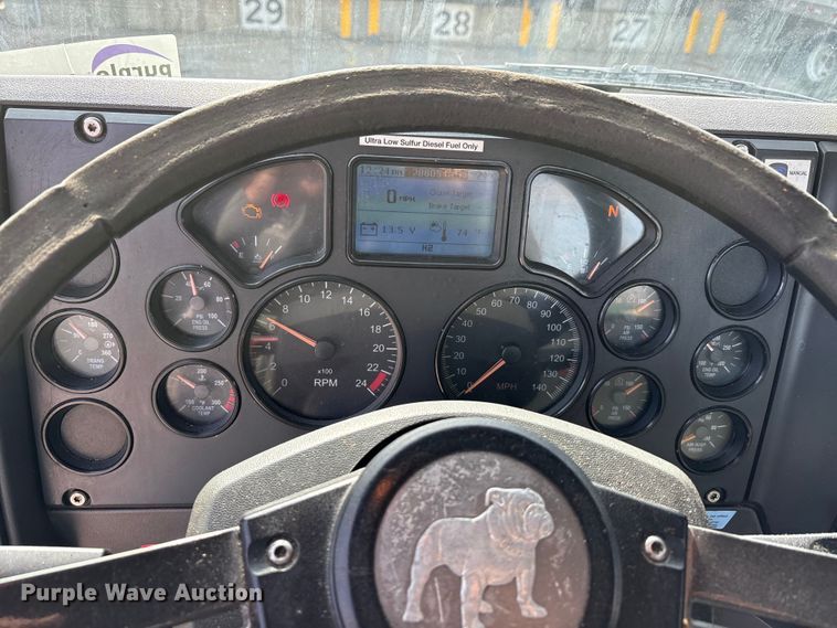 image for item FG1012 2016 Mack CXU613 semi truck