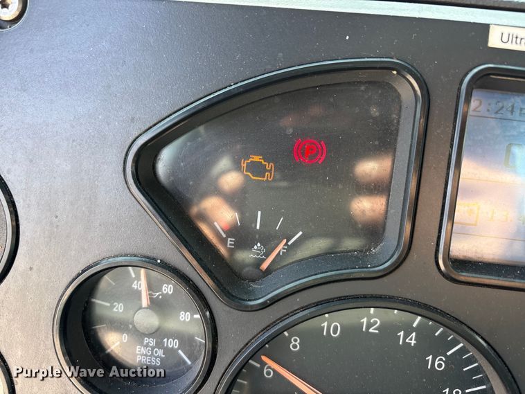 image for item FG1012 2016 Mack CXU613 semi truck