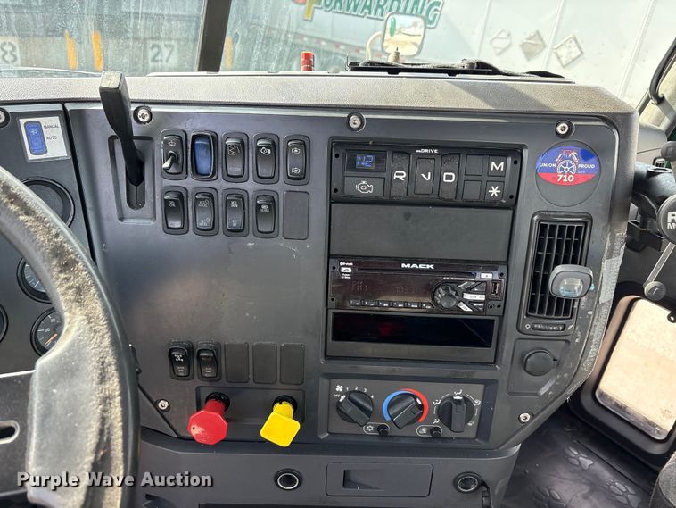 image for item FG1012 2016 Mack CXU613 semi truck