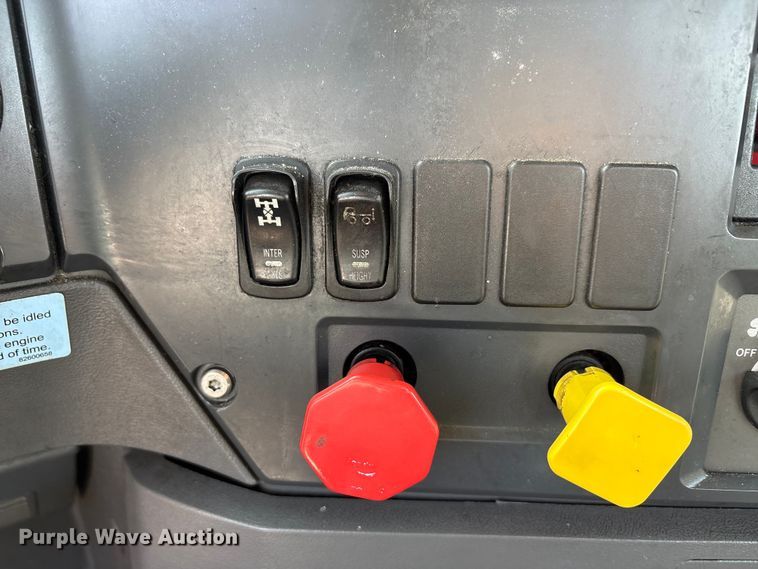 image for item FG1012 2016 Mack CXU613 semi truck