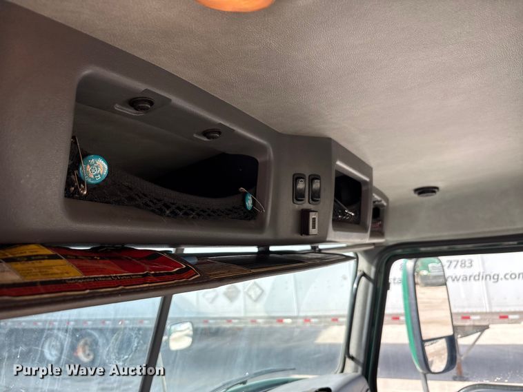 image for item FG1012 2016 Mack CXU613 semi truck