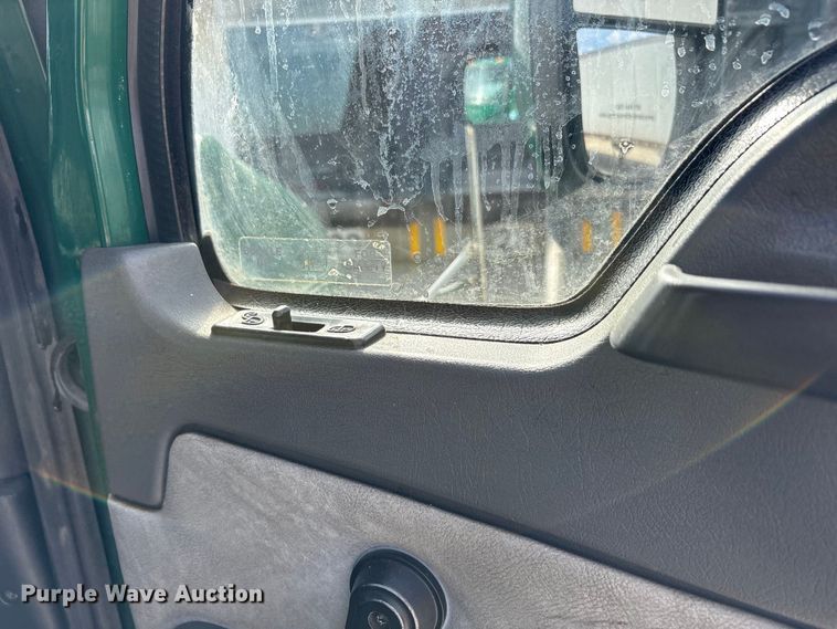 image for item FG1012 2016 Mack CXU613 semi truck