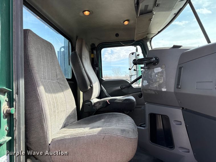 image for item FG1012 2016 Mack CXU613 semi truck