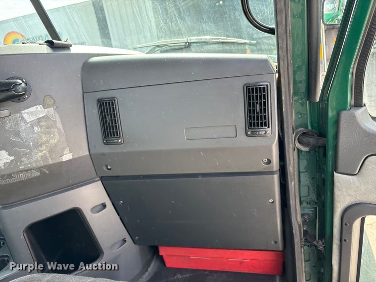 image for item FG1012 2016 Mack CXU613 semi truck