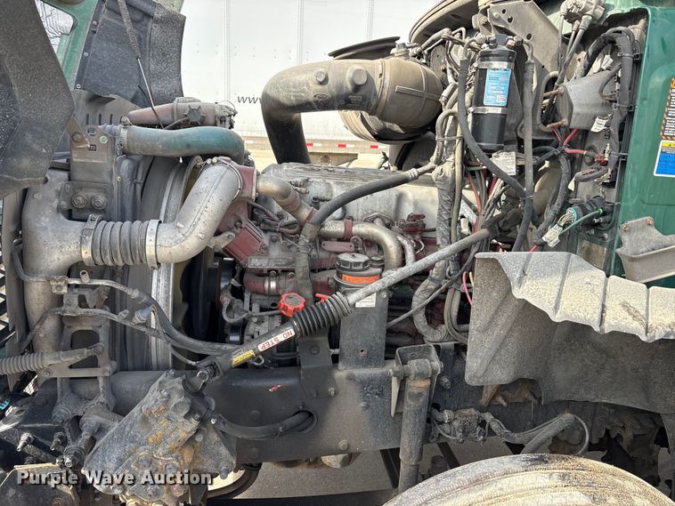 image for item FG1012 2016 Mack CXU613 semi truck