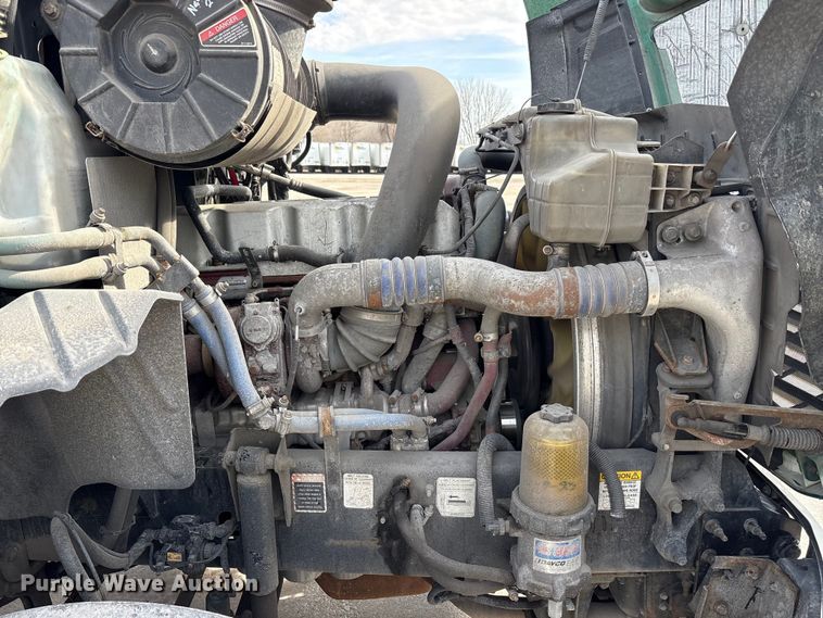 image for item FG1012 2016 Mack CXU613 semi truck