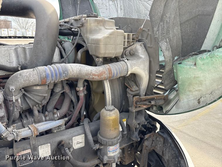 image for item FG1012 2016 Mack CXU613 semi truck