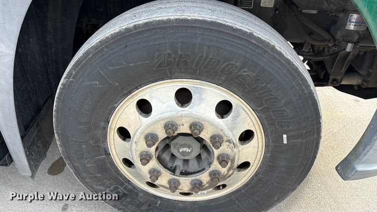 image for item FG1012 2016 Mack CXU613 semi truck