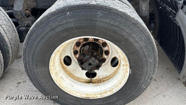 image for item FG1012 2016 Mack CXU613 semi truck