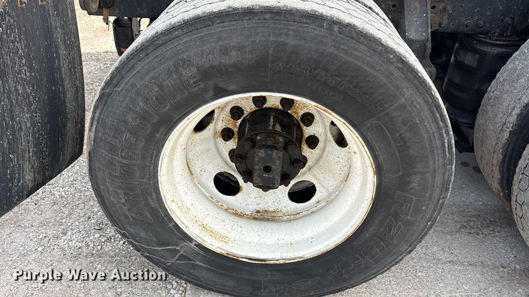 image for item FG1012 2016 Mack CXU613 semi truck