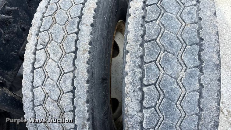 image for item FG1012 2016 Mack CXU613 semi truck