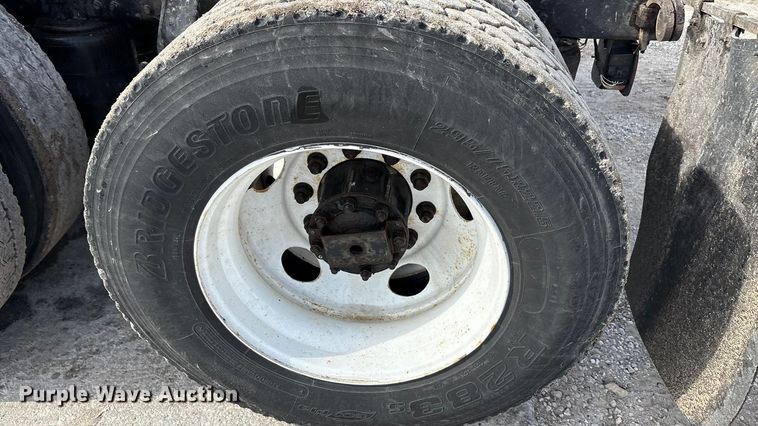 image for item FG1012 2016 Mack CXU613 semi truck