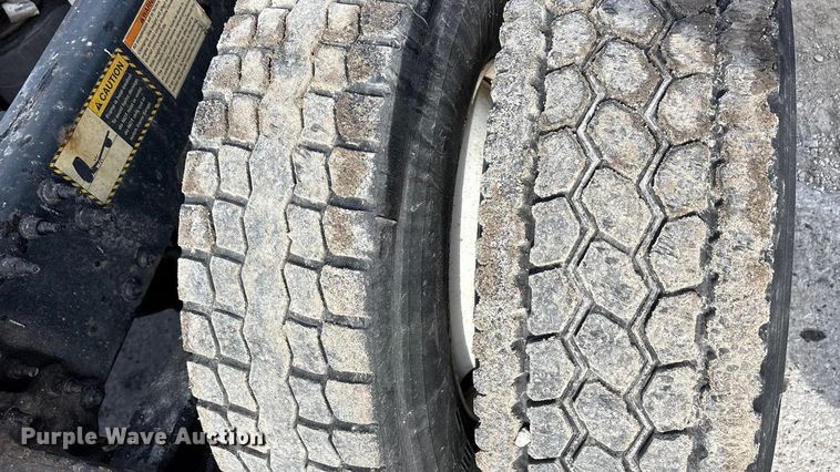 image for item FG1012 2016 Mack CXU613 semi truck