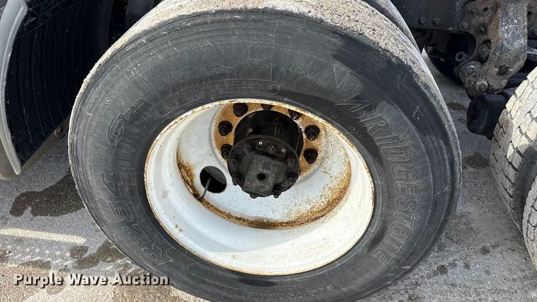 image for item FG1012 2016 Mack CXU613 semi truck