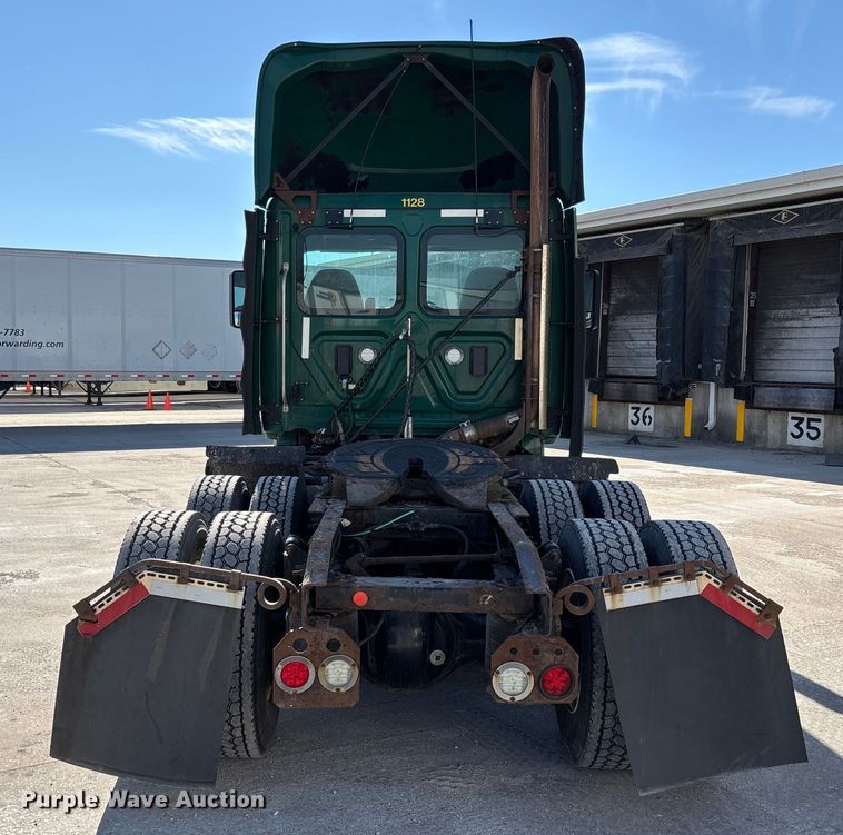 image for item FG1013 2017 Freightliner Cascadia 125 semi truck