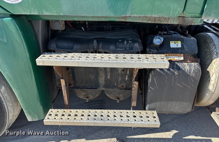 image for item FG1013 2017 Freightliner Cascadia 125 semi truck