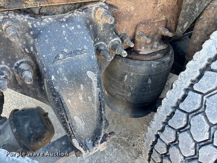 image for item FG1013 2017 Freightliner Cascadia 125 semi truck